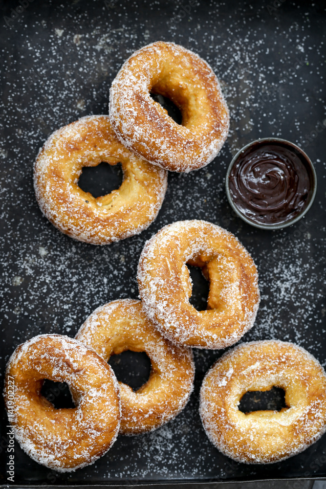 donuts with sugar