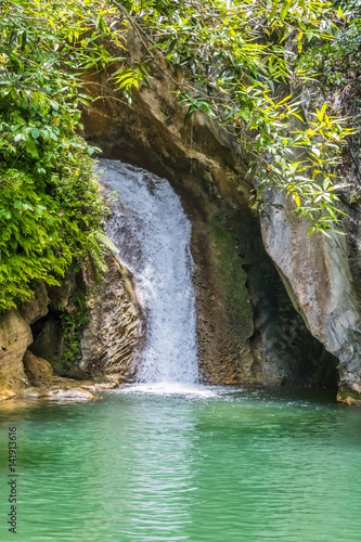 Wasserfall Salto del Caburni im Nationalpark „Topes de Collantes“ im Escambray - Gebirge in der Nähe von Trinidad auf Kuba