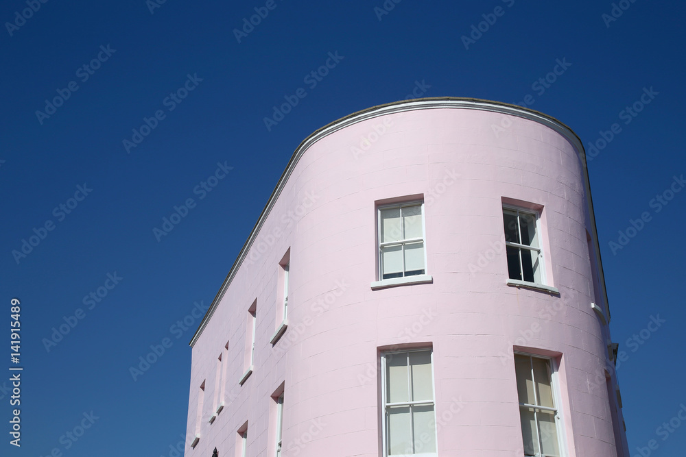Obraz premium Modern stone facade on a sunny day