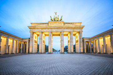 Fototapete Berlin Brandenburg Gate at night in Berlin city, Germany  © orpheus26