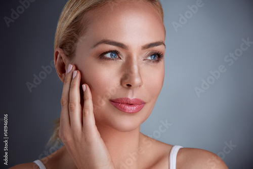 фотографія Pretty middle age woman with perfect skin