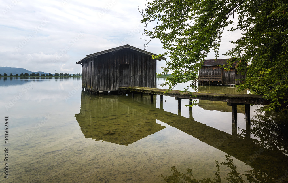Obraz premium Boots Haus am Kochelsee in schwarzweiss