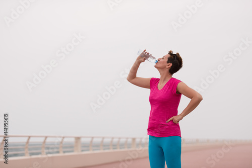 Fototapeta Naklejka Na Ścianę i Meble -  Fitness woman drinking water