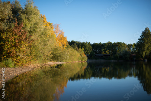Baggersee im Herbst