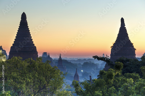 Bagan buddha tower at day © Cozyta