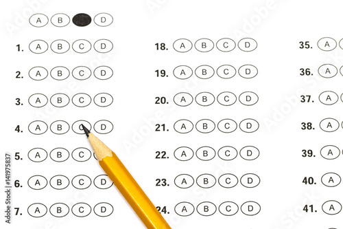 Obraz na płótnie Test score sheet with answers and pencil w salonie
