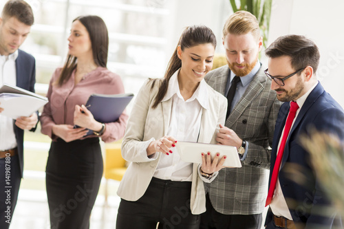 Group of businesspeople sta...