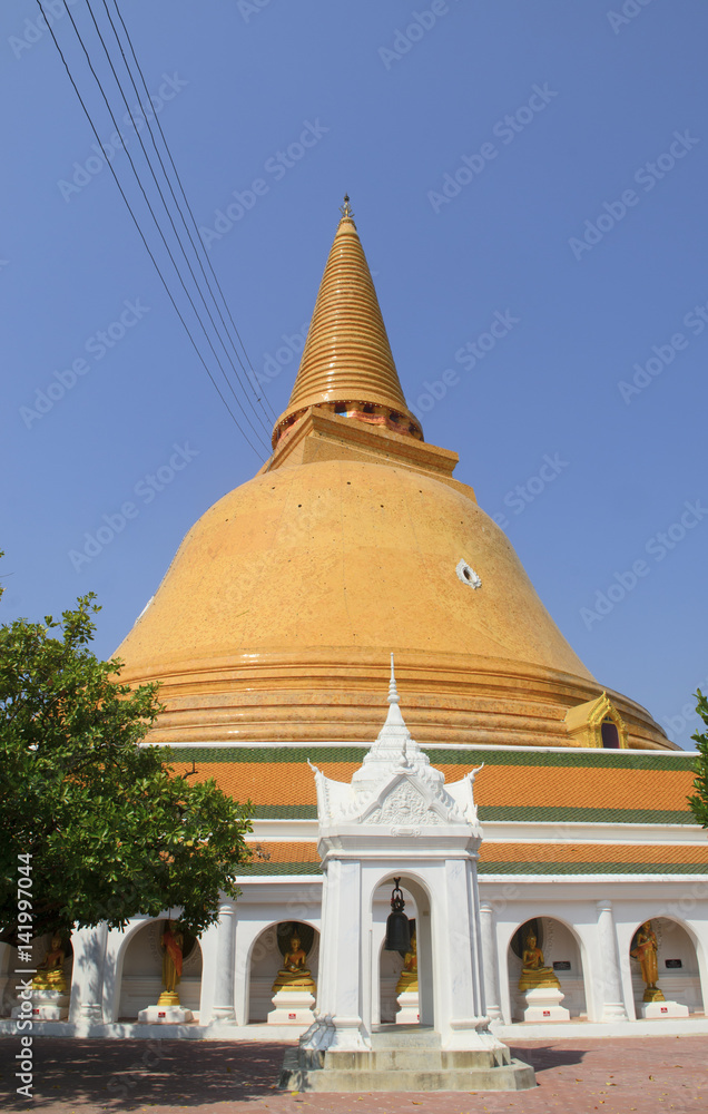 Phra Pathom Chedi, the tallest stupa in the world. It is located in the town of Nakhon Pathom, Thailand. Phra Pathom Chedi, the tallest stupa in the world. It is located in the town of Nakhon Pathom, Thailand.