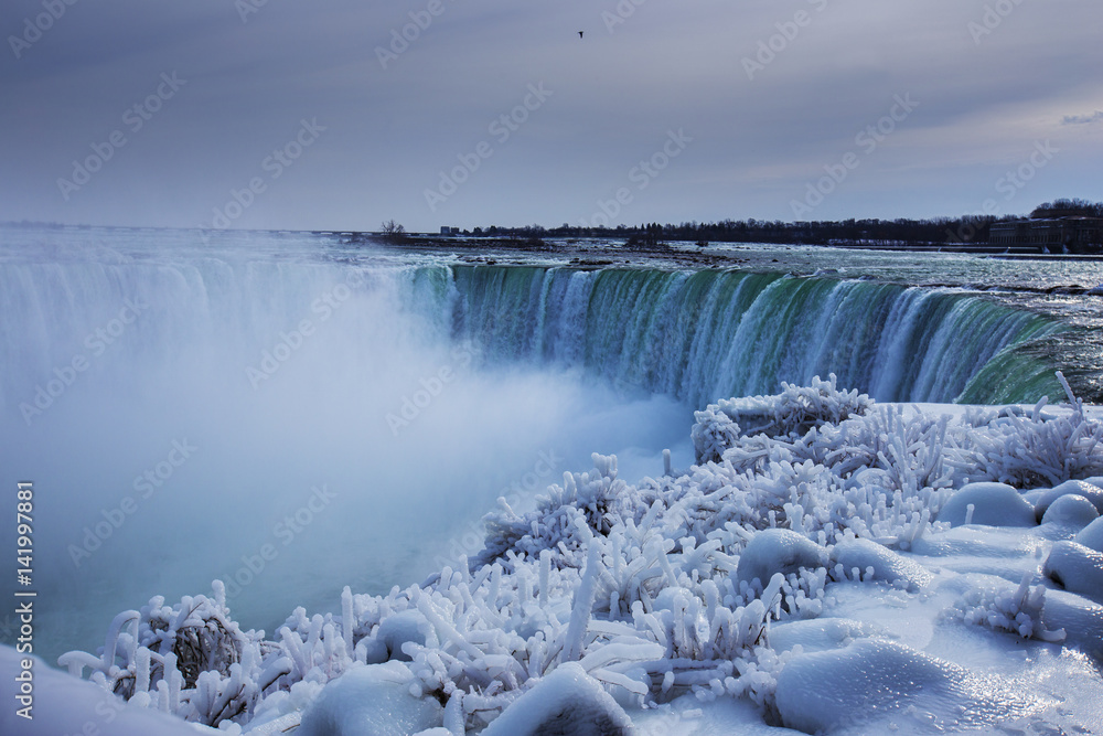 Fototapeta premium Niagara falls in winter 