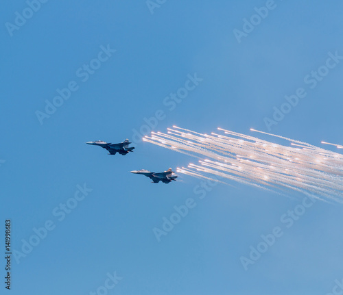 Foto War jet planes launches anti-missiles