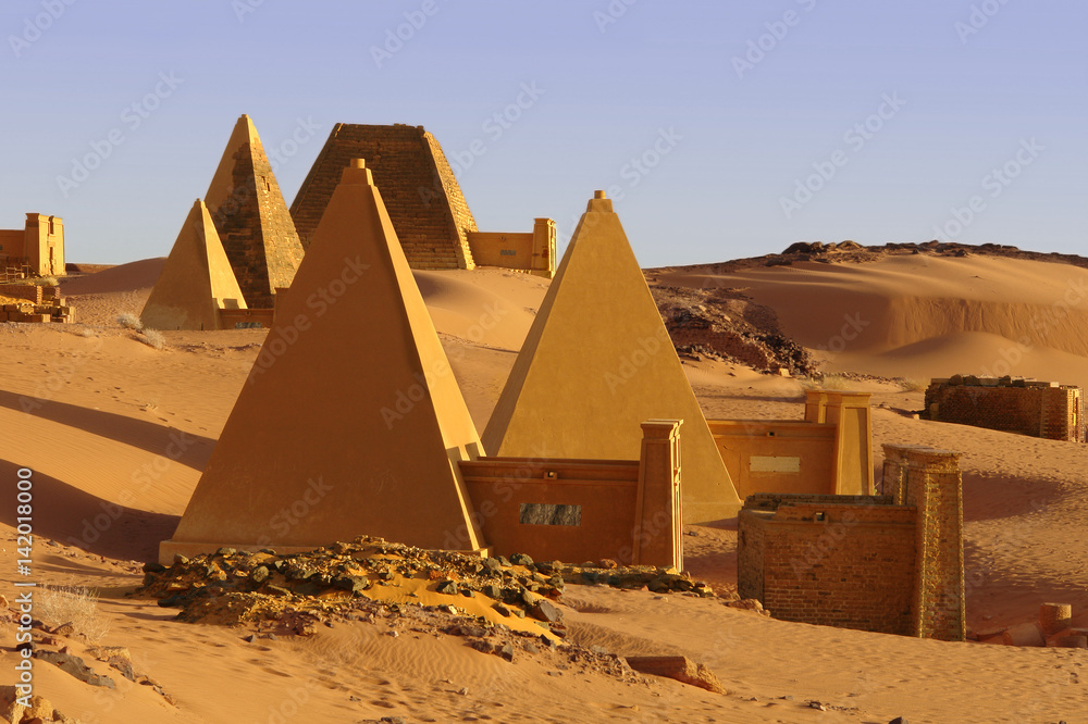 Φωτογραφία The Pyramids of Meroe of  the northern cemetery in Sudan