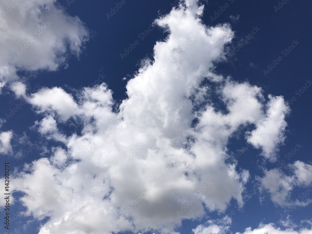 Fototapeta premium Beautiful clouds are moving against the blue sky
