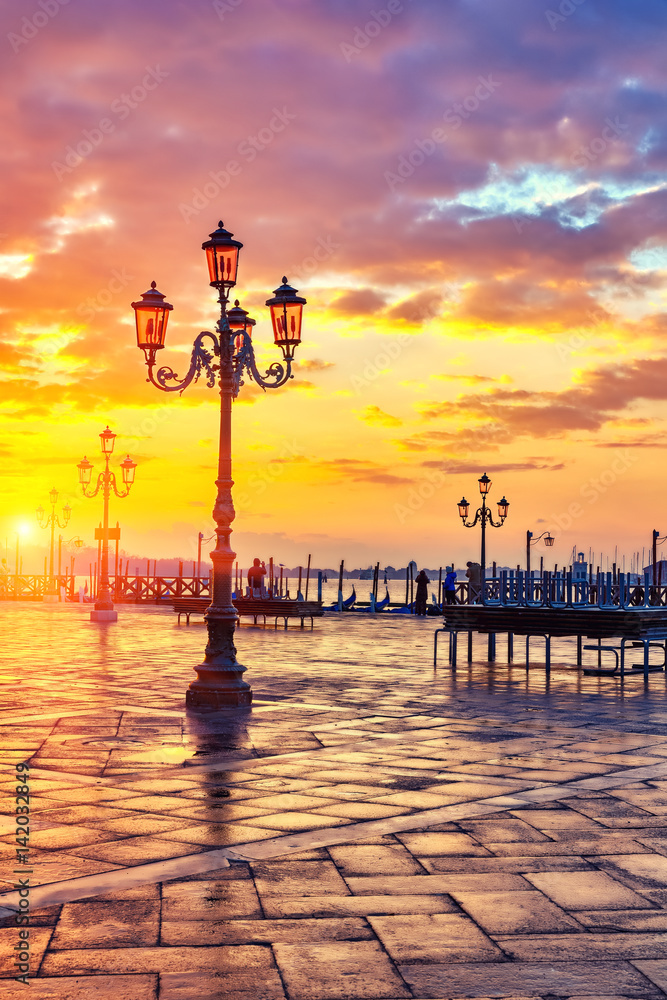 Fototapeta premium Piazza San Marco at sunrise, Vinice, Italy