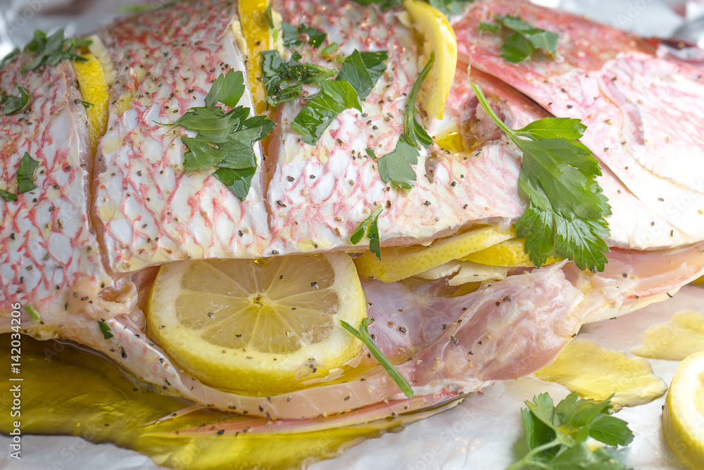 whole red snapper with lemon slices and parsley whole red snapper with lemon slices and parsley