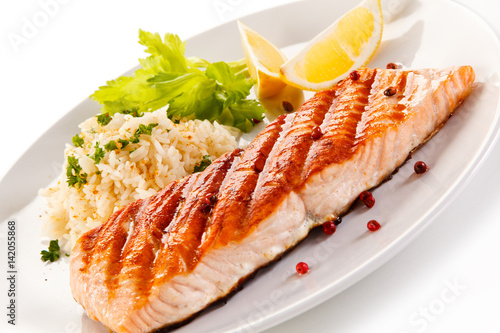 Grilled salmon with white rice