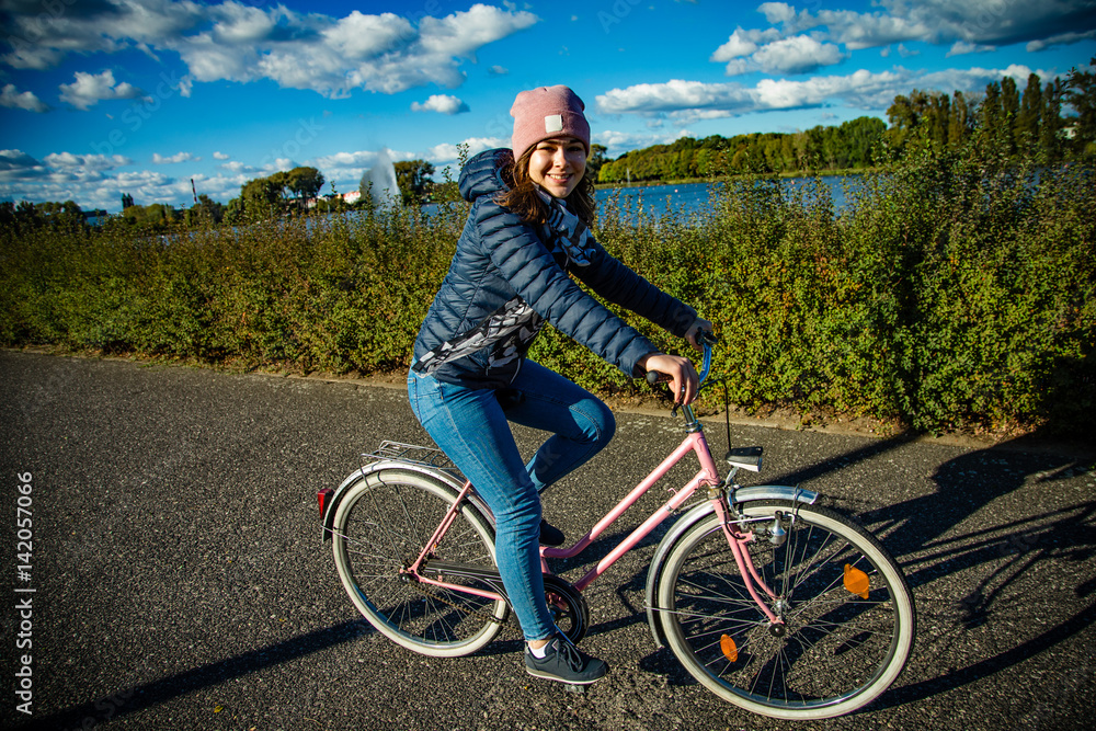 Fototapeta premium Girl biking in city