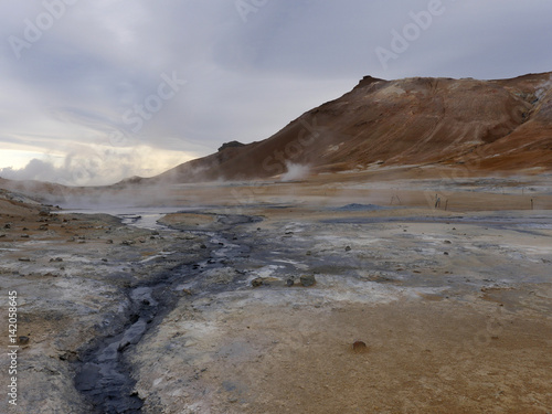 Schlammtöpfe sowie Fumarolen am Námafjall und Hverarönd in Island