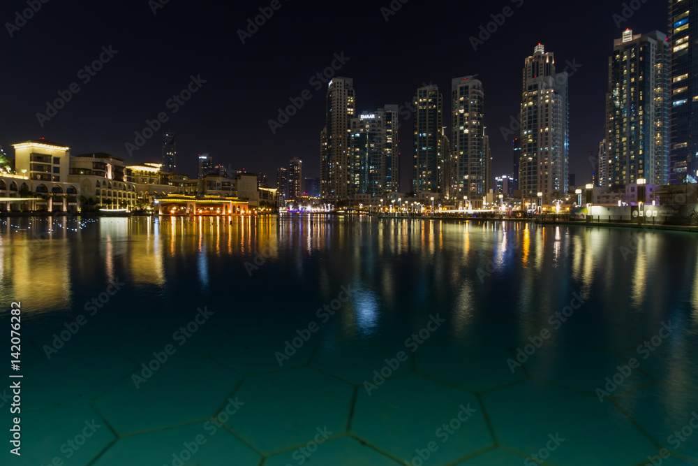 Fototapeta premium Dubai City view over the lake