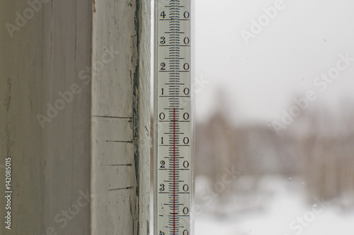 The thermometer on the street above-zero temperature, in degrees Celsius, spring