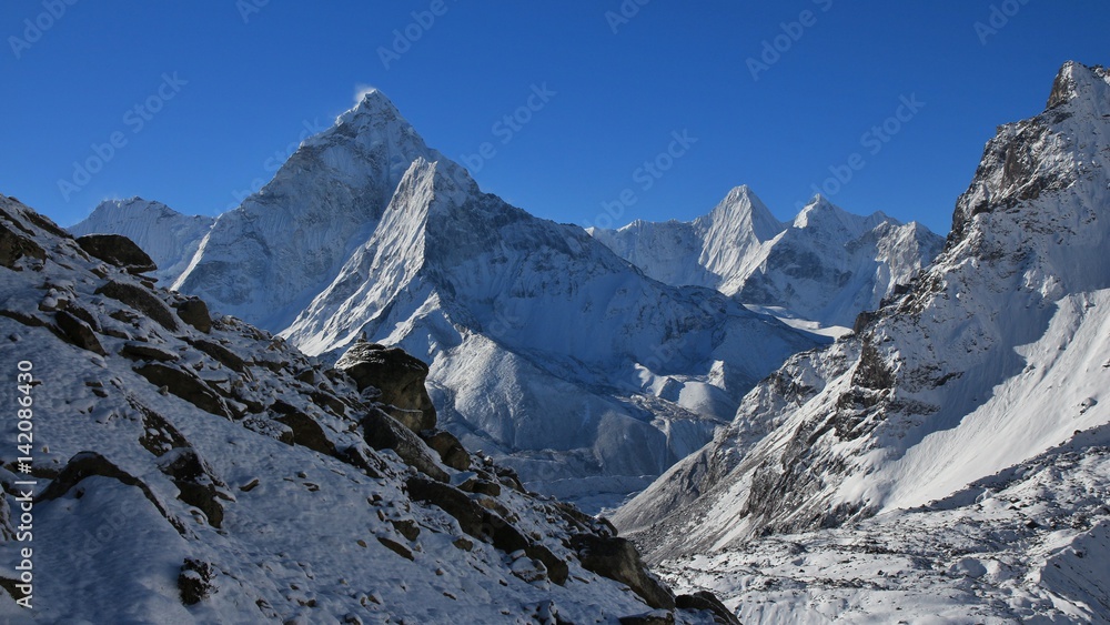 Obraz premium Morning in the Mount Everest National Park. Mount Ama Dablam after new snowfall.
