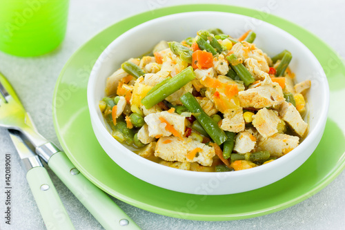 Chicken breast with vegetables and green beans
