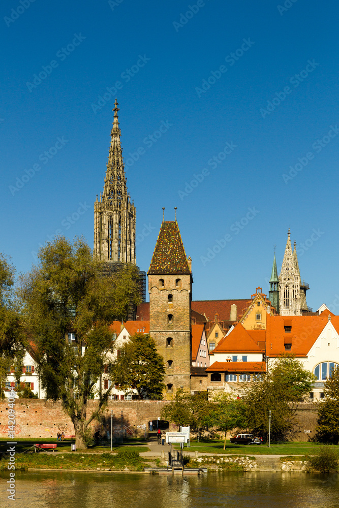 Obraz premium Skyline Ulm im Hochformat