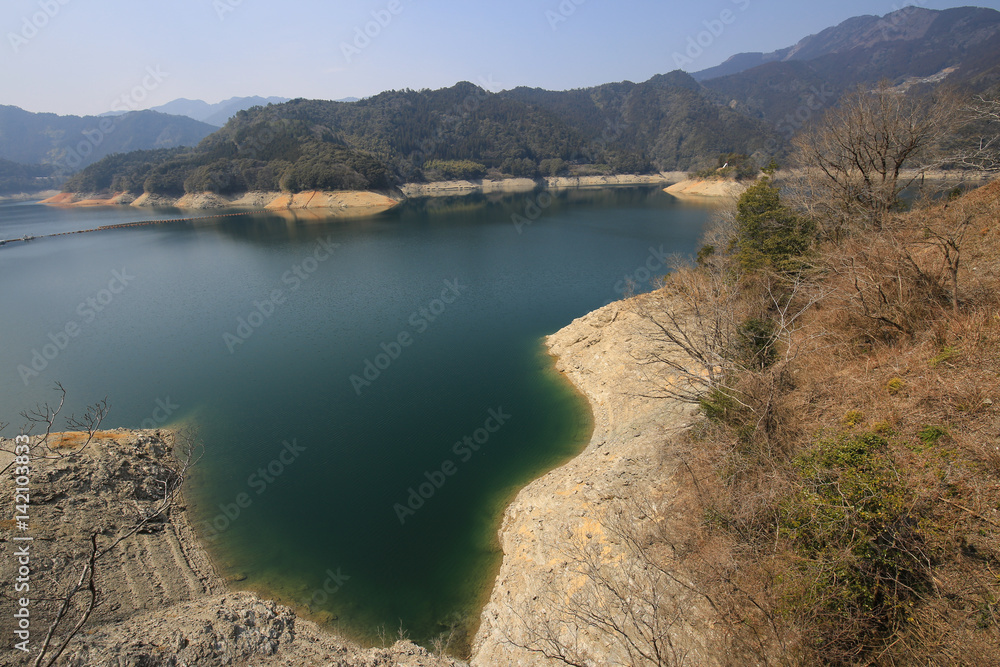 Obraz premium 高知県本山町・土佐町 さめうら湖