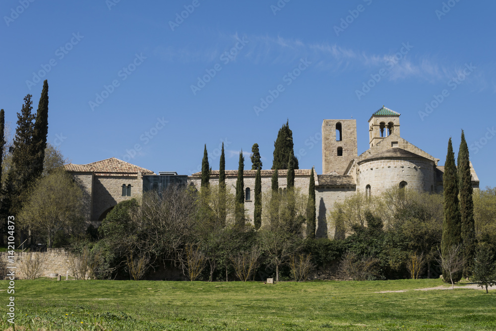 Sant Benet.
Construcción de estilo románico de gran valor arquitectónico.
