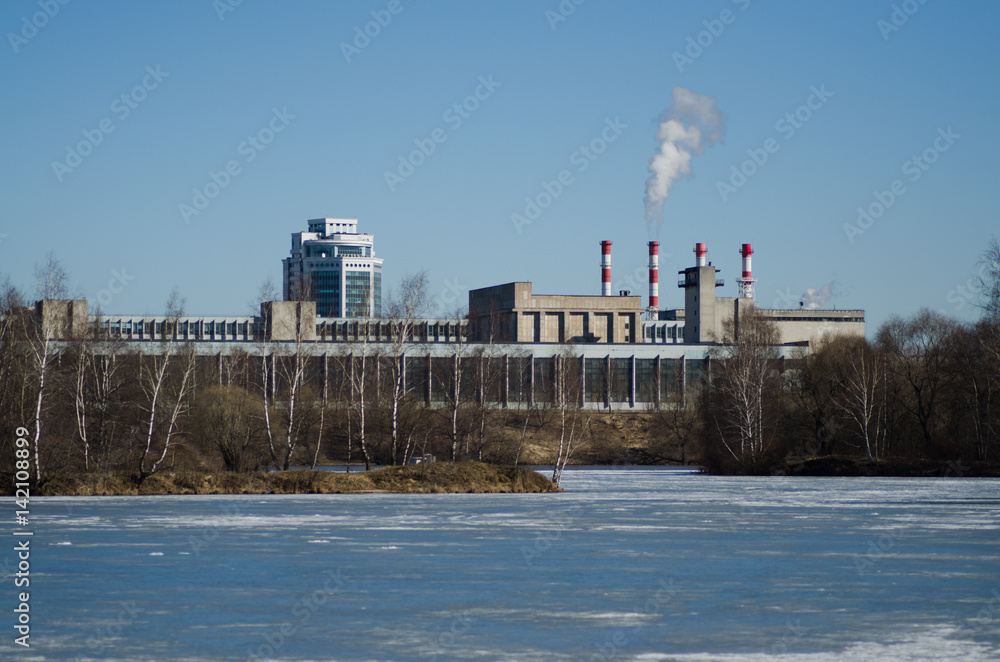 Obraz premium The power plant on a background of lake