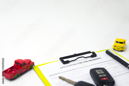 toy, car, crashed, accidents, insurance, concept, assurance, background, business, life, future, safety, transportation, money, return on investment, investments, agent, agreements, finance, legal, ve