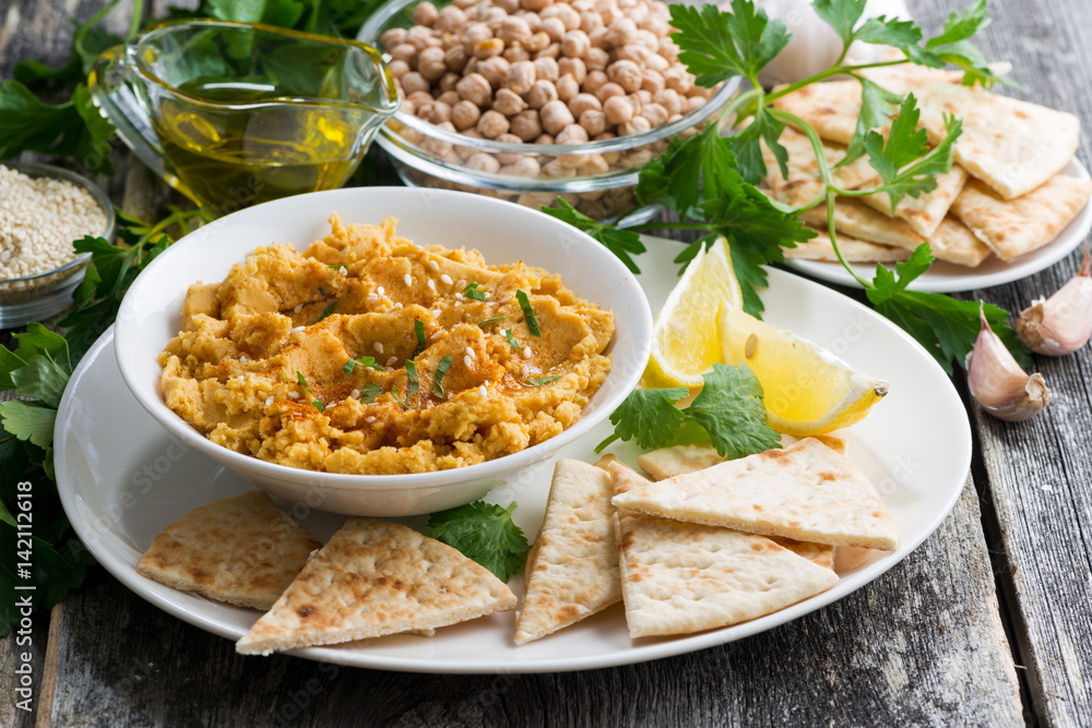 Arabic sauce hummus with flatbread Arabic sauce hummus with flatbread