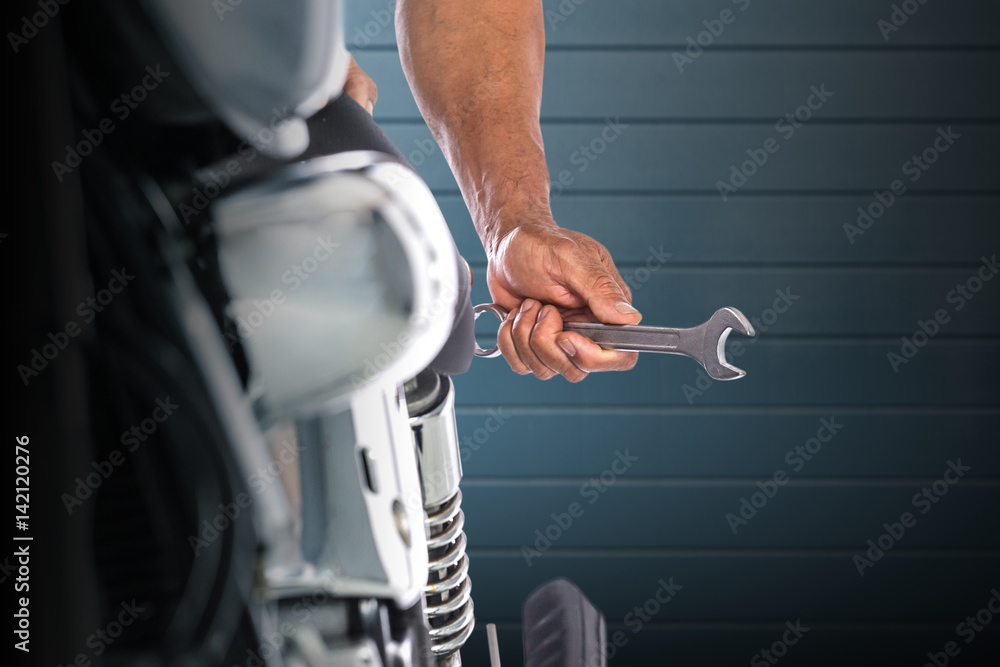 Obraz premium Motorcycle mechanic,Technician