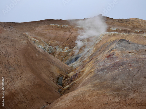 Schlammtöpfe sowie Fumarolen am Námafjall in Island