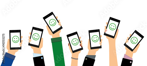 Personen zeigen - Smiley auf Smartphone