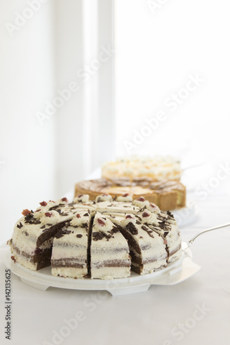 Kuchenbuffet mit drei verschiedenen Kuchen