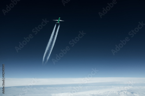 Airliner Contrails