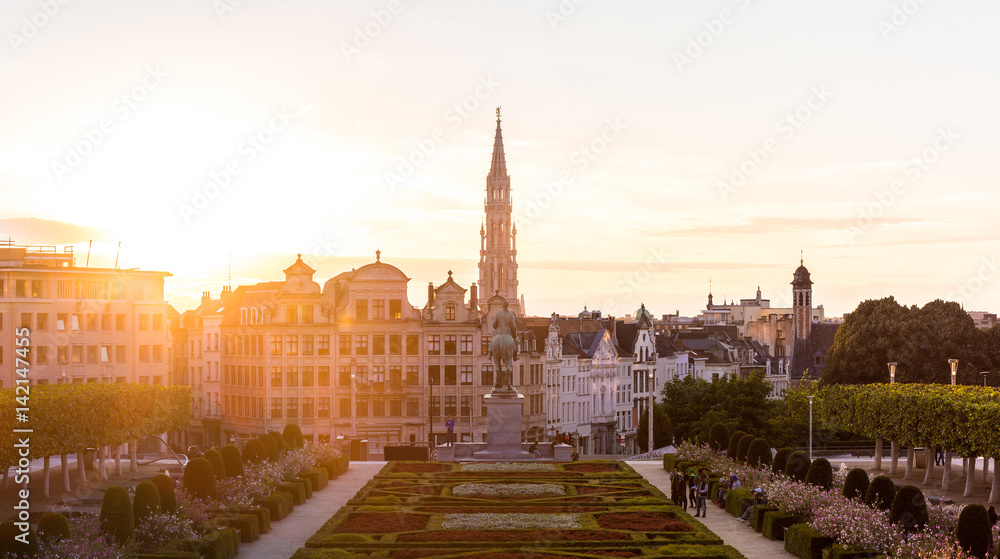 Fototapeta premium Cityscape of Brussels at sunset