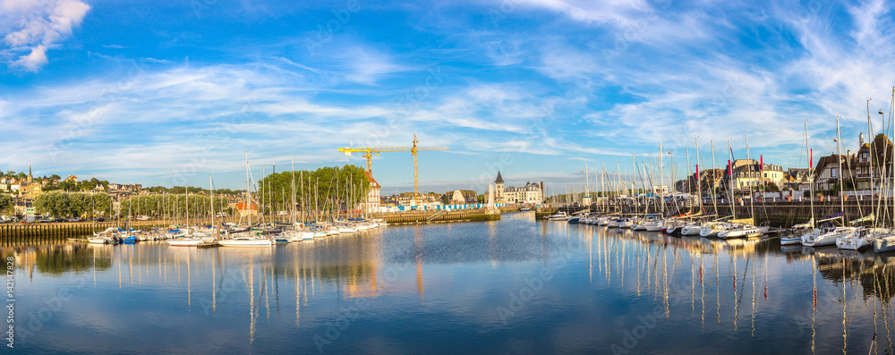 Fototapeta premium Trouville and Touques river