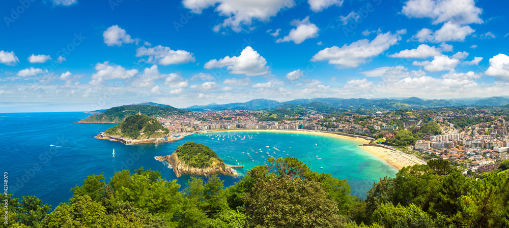 Fototapeta premium Panoramiczny widok na San Sebastian