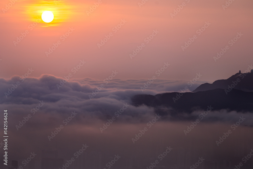Obraz premium Foggy and Cloudy view of Victoria harbor at Hong Kong