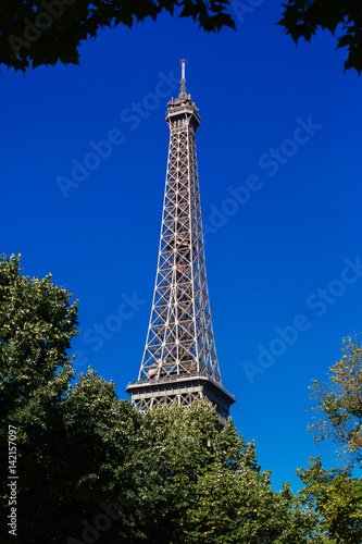 Paris In The Summer © Jonathan Ho