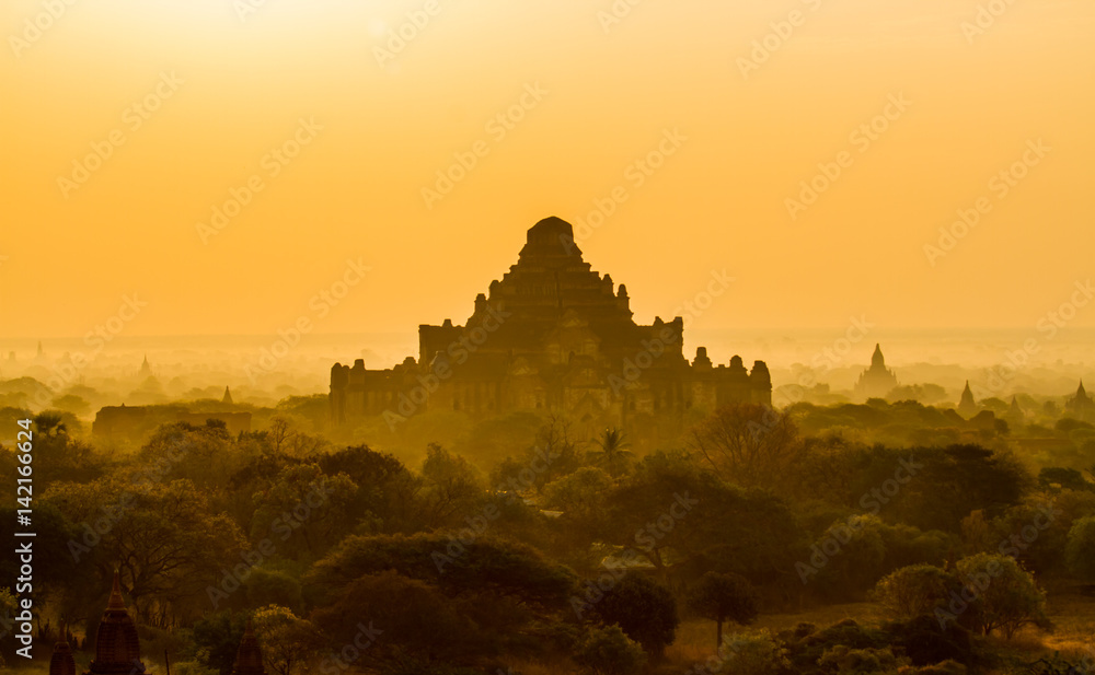 Obraz premium Bagan sunrise