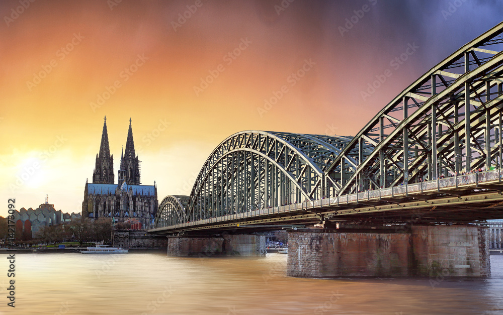 Obraz premium Cologne at sunset, Germany