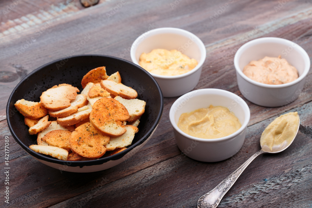 Herbed bread chips served with sauces