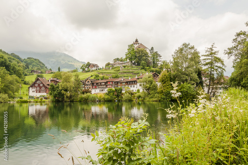 Werdenberg  Buchs  Altstadt  Stadt  Schloss  See  Seeufer  Uferweg  Spazierweg  Wanderweg  Sommer  Rheintal  Alpen  Schweiz