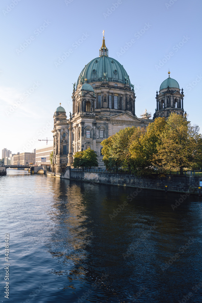 Fototapeta premium berlin cathedral at sunrise