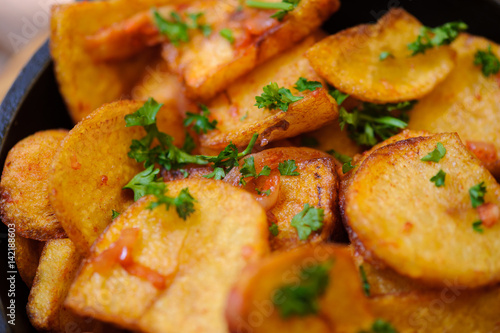 Baked potato wedges with rosemary and garlic