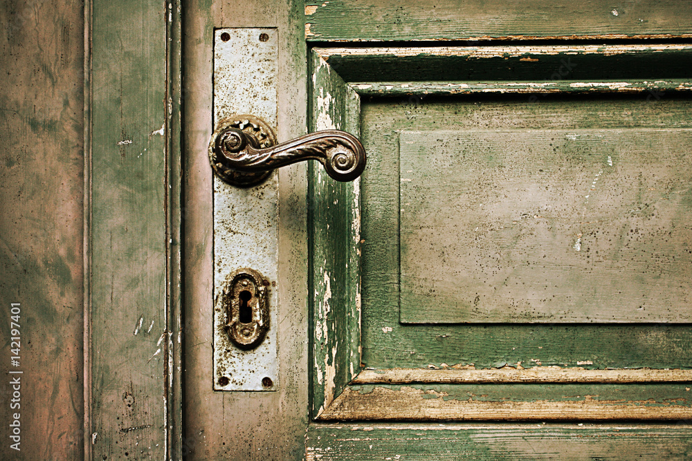 Obraz premium Weathered wooden door 