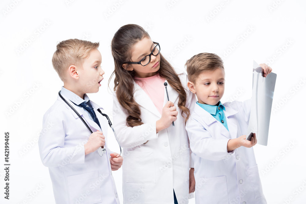 Fototapeta premium Kids playing doctors