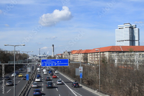 Berliner Stadtautobahn A100 / Blick vom Hohen Bogen in Wilmersdorf in Fahrtrichtung Norden